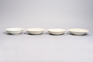 白磁皿（石川県小松市波佐谷出土）