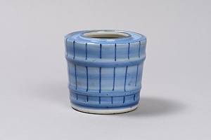 瑠璃地染付樽形盃台