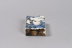 染付鯉滝登図方形水滴