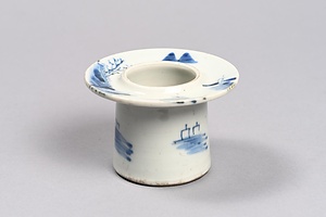 染付山水文盃台