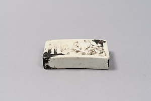 白磁人物図方形水滴