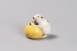 色絵鼠形水滴