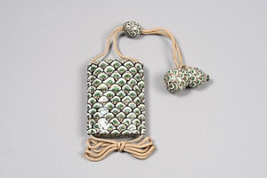 色絵雪松文印籠 「乾也」銹絵銘