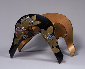 紫陽花蒔絵螺鈿鞍