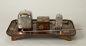 葉菊紋散蒔絵煙草盆