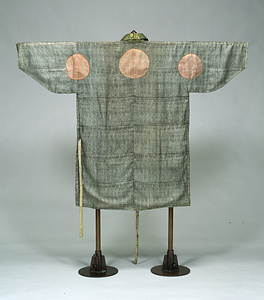 鎧下着 白平絹地経文日輪仏像模様