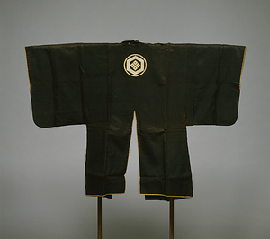 火事装束（羽織） 褐色綾（糸輪六角四ツ目結紋付）