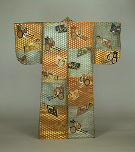 唐織 紅浅葱段毘沙門亀甲御所車冊子模様