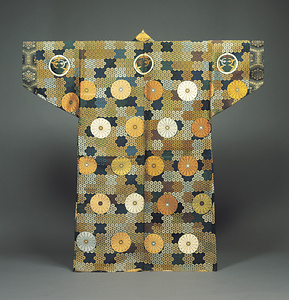 厚板 濃緑地亀甲竹雀菊花模様