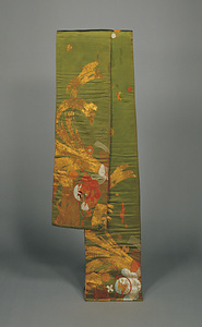 帯 萌黄繻子地宝尽熨斗模様