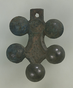 鈴付剣菱形杏葉 