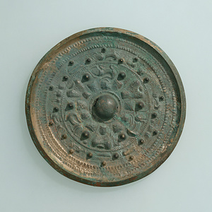 三角縁三神三獣鏡