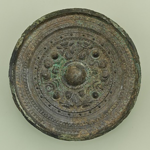 三角縁四神二獣鏡