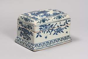 青花松下人物図方形合子