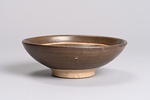 黒釉劃花魚文碗