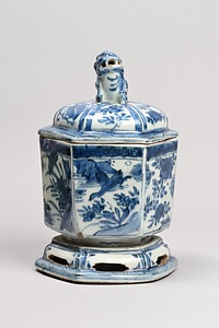 青花花鳥文獅子鈕香炉