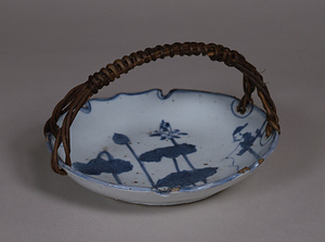 古染付蓮池独釣図手鉢