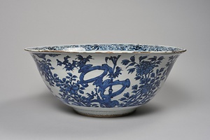 青花花卉文大鉢