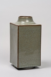 青磁方瓶