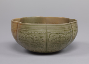 青磁鳳凰唐草文輪花鉢