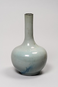 澱青釉長頸瓶