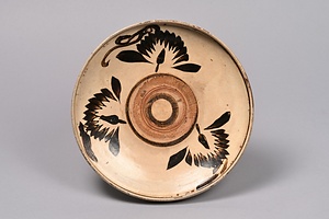 白釉鉄絵花文皿