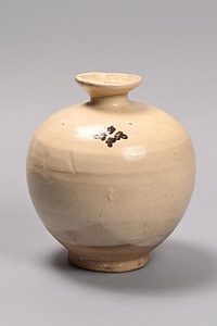 白釉鉄絵花文瓶
