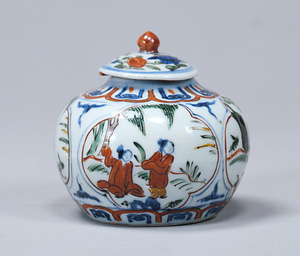 万暦赤絵樹下人物文茶器