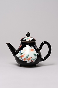 五彩花卉文水注