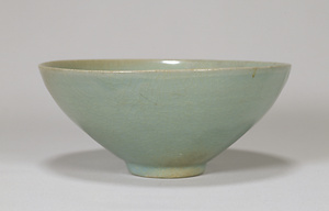 青磁印花宝相華唐草文鉢