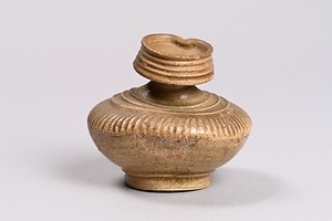 灰釉瓶・瓦・陶片