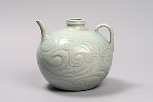 白磁唐草文水注