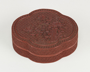 牡丹堆朱木瓜形合子