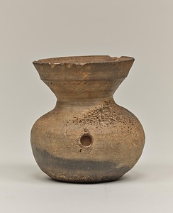 有孔広口小壺