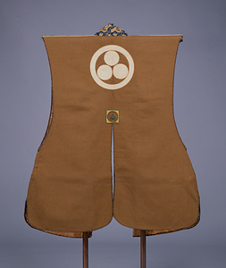 陣羽織 茶色羅紗地（三つ星紋付）