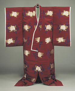 袿 蘇芳地朽木牡丹模様縫取織