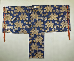 狩衣 紺地桐角紋散模様