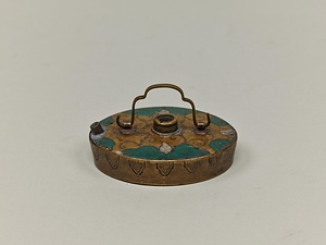 七宝楕円瓶形唐花文水滴