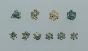 金銅製六花形装具