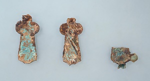 鉄地金銅装剣菱形杏葉