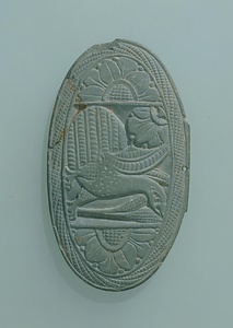 石製孔雀蓮華文様蓋