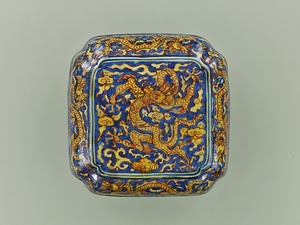 藍地黄彩龍文合子