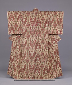 着物 赤縮緬地立涌花鳥更紗模様