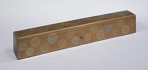 梨地笹龍膽梅枝紋蒔絵太刀箱