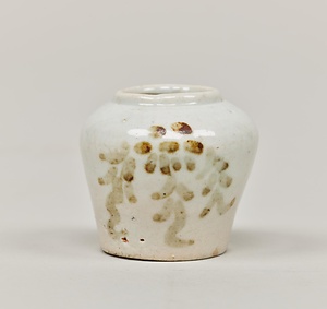 鉄砂柳葡萄文小壺