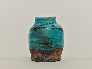 青緑釉下黒彩壺