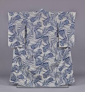 単衣中振袖 白平絹地孔雀羽根模様