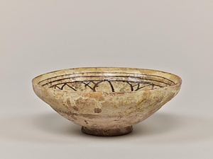 黄釉下刻線文鉢