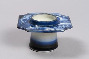 染付楼閣山水図方形盃台