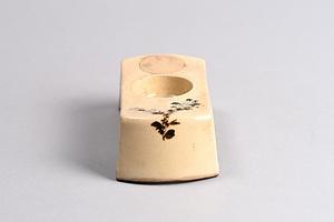 銹絵染付月秋草図盃台